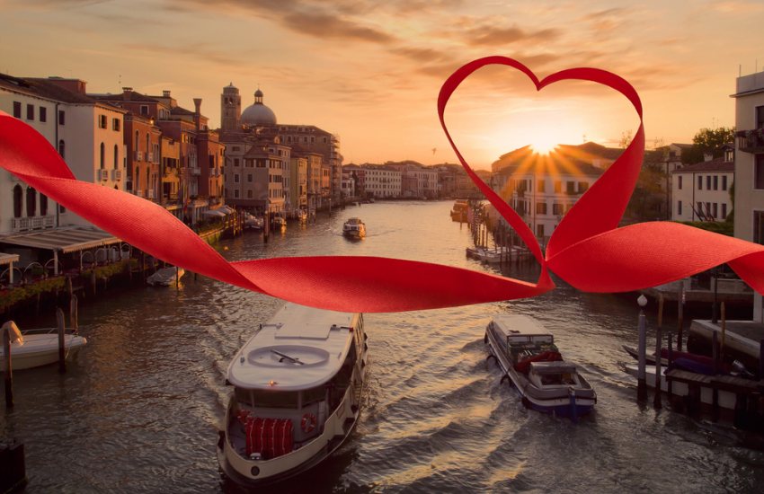Paseo en góndola con serenata romántica y cena