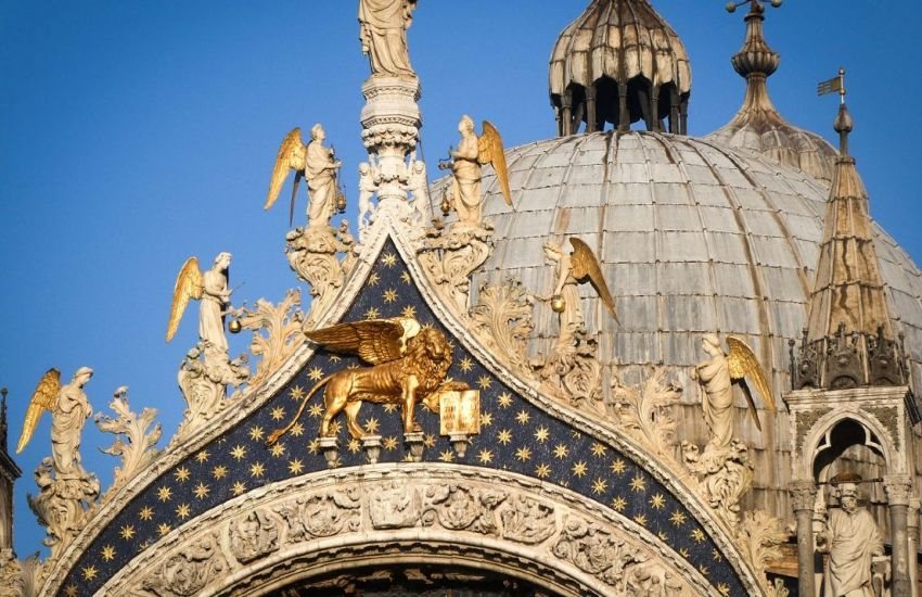 St. Mark’s Golden Basilica, Doge’s Palace & Bridge of Sighs Tour